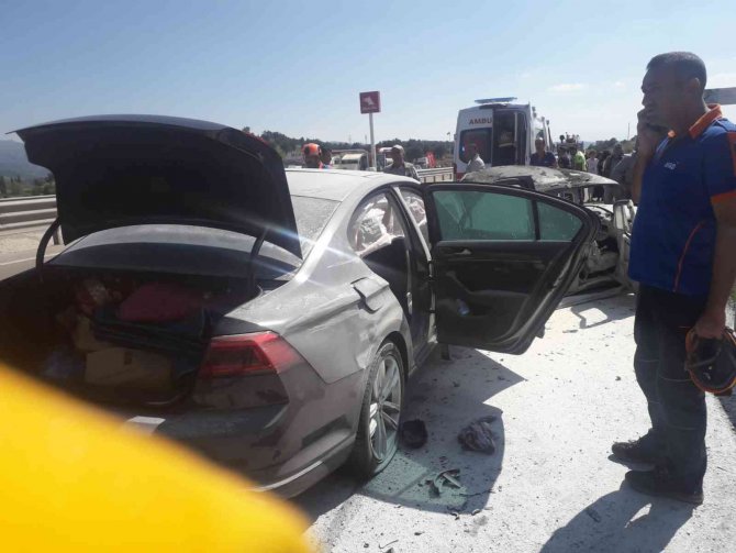 Afyonkarahisar’da İki Otomobil Çarpıştı: 1 Ölü, 4 Yaralı