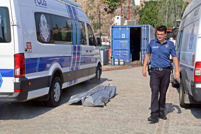 Antalya’da Denizde Bulunan Cesedin Kimliği Ortaya Çıktı