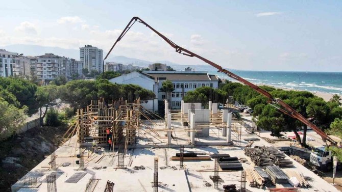 Kitap Kafe Ve Millet Kıraathanesi Yükseliyor