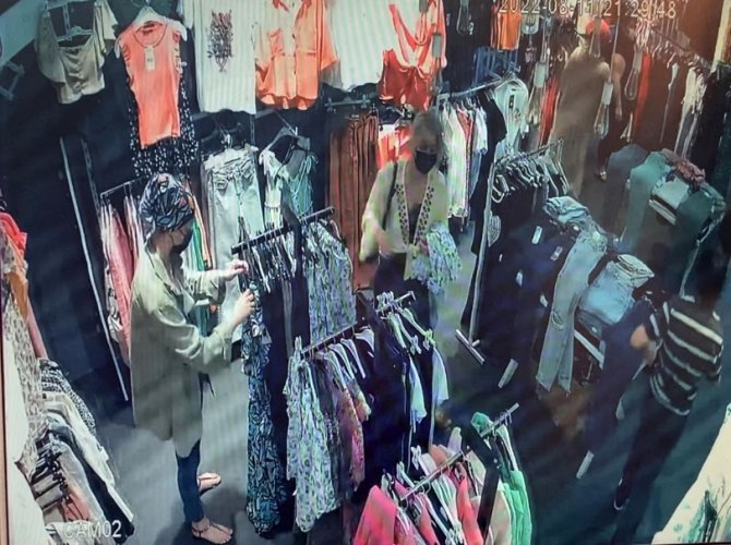Ataşehir’de Müşteri Kılığındaki 4 Kadın 8 Dakikada 54 Giysi Çaldı