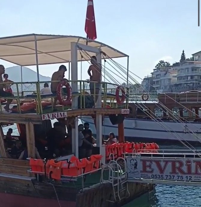 Tur Teknesinde Ayağı Kopan Gencin Yardımına 112 Motorize Sağlık Ekibi Koştu