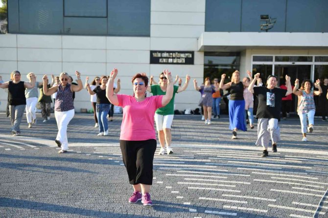 Balıkesir’in Kurtuluşunun 100. Yılında 100 Kişilik Zeybek Gösterisi