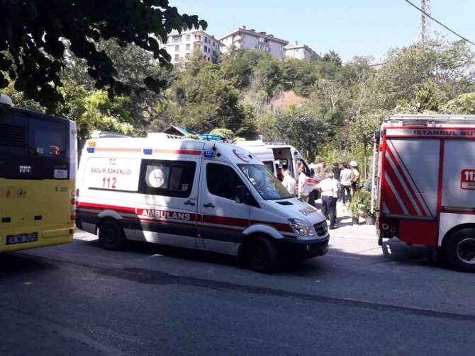 Beşiktaş’ta Kamyonet Çiçekçiye Girdi: 2 Yaralı