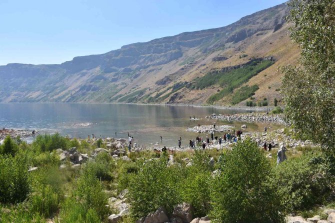 ‘Mükemmeliyet Ödüllü’ Nemrut Kalderası Ziyaretçi Akınına Uğruyor