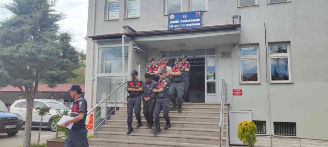 Kablo Çalarken Suçüstü Yakalandılar