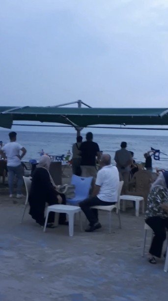 Bursa’da Deniz Kenarında Sandalyeli Kavga Kameralarda