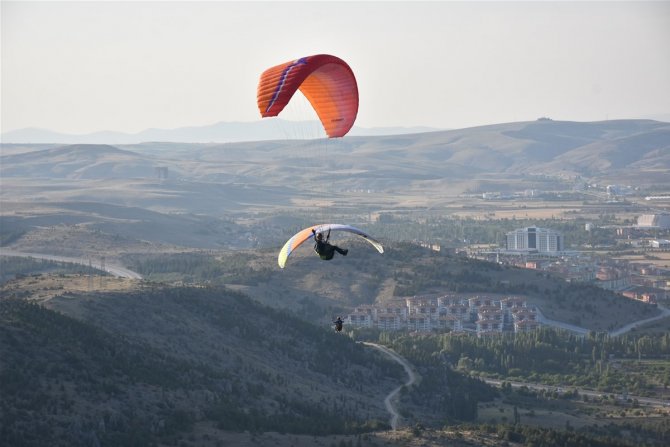 Afyonkarahisar’da İlk Kez Yamaç Paraşütü Festivali Düzenlenecek