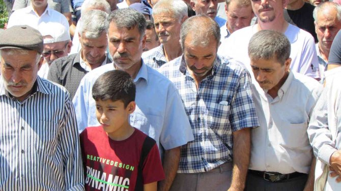Yıldırım Düşmesi Sonucu Hayatını Kaybeden Genç, Toprağa Verildi