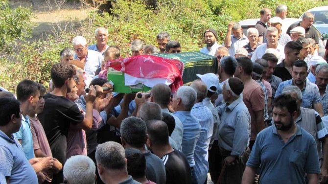 Yıldırım Düşmesi Sonucu Hayatını Kaybeden Genç, Toprağa Verildi
