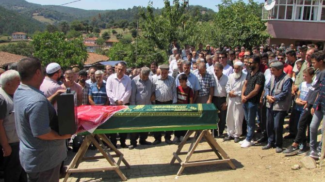Yıldırım Düşmesi Sonucu Hayatını Kaybeden Genç, Toprağa Verildi