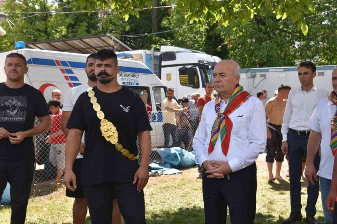 Dursunbey’de Başpehlivan İ̇smail Koç
