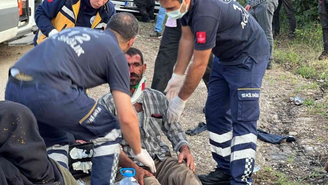 Fındık İşçilerini Taşıyan Traktörün Römorku Devrildi: 1 Ölü, 12 Yaralı