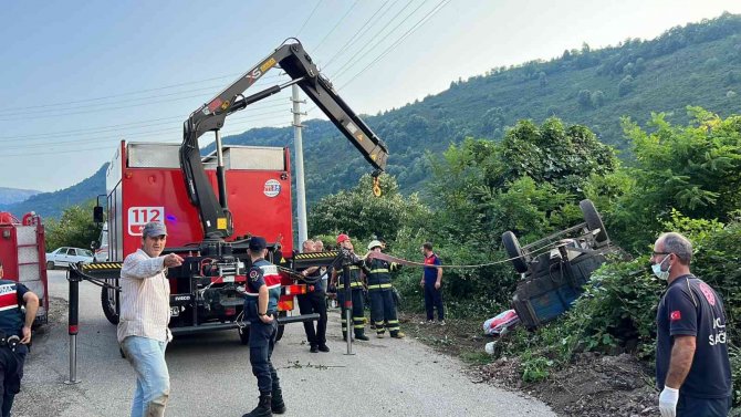Fındık İşçilerini Taşıyan Traktörün Römorku Devrildi: 1 Ölü, 12 Yaralı