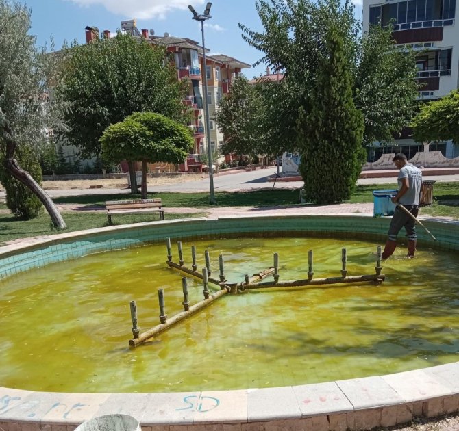 Elazığ Belediyesinden Süs Havuzları Temizliği