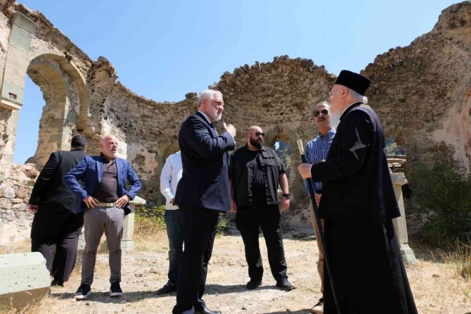 Patrik Bartholomeos Gümüşhane’nin Tarihi Süleymaniye Mahallesine Ziyarette Bulundu