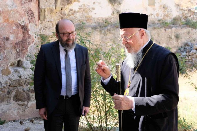 Patrik Bartholomeos Gümüşhane’nin Tarihi Süleymaniye Mahallesine Ziyarette Bulundu