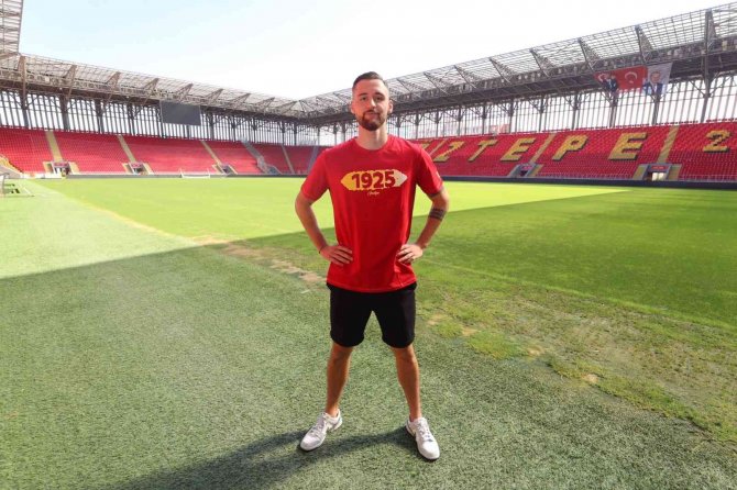 Göztepe Lukas Gottwalt’ı Kadrosuna Kattı
