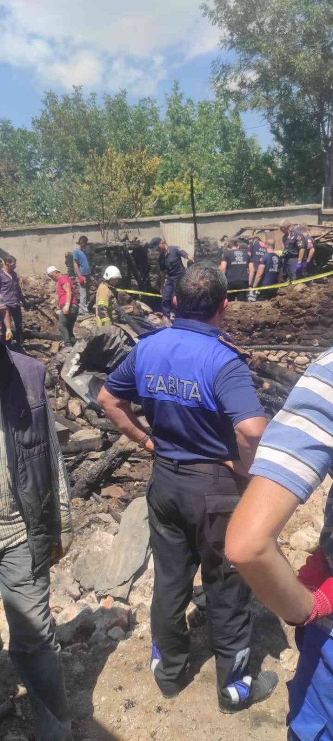Isparta’da Yaşlı Kadın Evinde Çıkan Yangında Hayatını Kaybetti