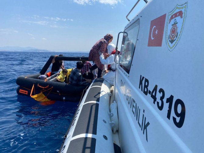 Ege Sularında 65 Göçmen Kurtarılırken, 192 Göçmen Ve 5 Göçmen Kaçakçısı Yakalandı