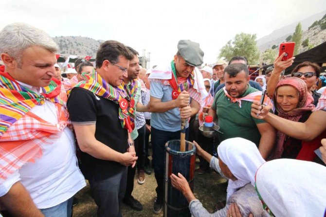 Kaş’ta Gömbe Yörük Şenliği Yapıldı