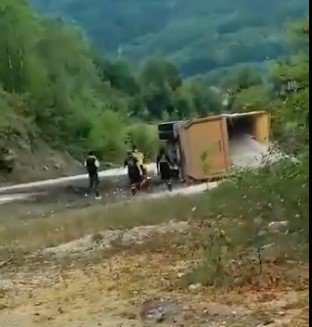 Hafriyat Kamyonu Devrildi: 1 Yaralı