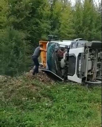 Hafriyat Kamyonu Devrildi: 1 Yaralı