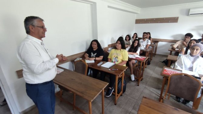 Kemer Belediyesinden Ücretsiz Üniversiteye Hazırlık Kursu