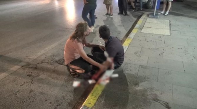 Evdeki Tartışma Kanlı Bitti, 15 Yaşındaki Çocuk Kazara Bıçaklandı
