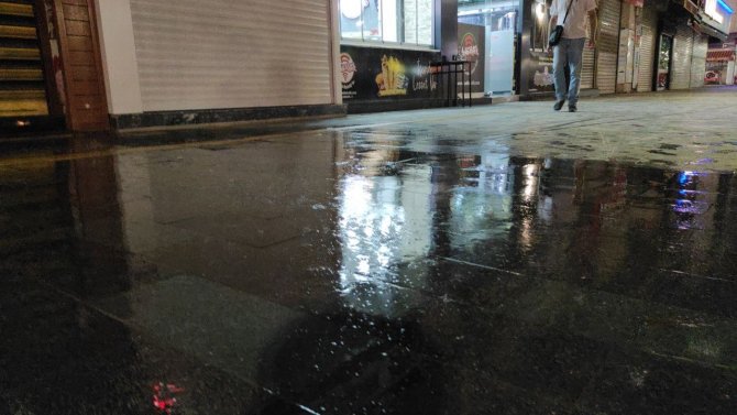 5 Metre Karelik Alana Yağan Yağmur Şaşkına Çevirdi