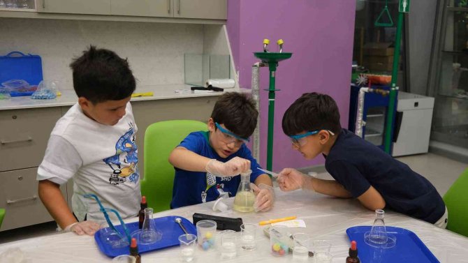 Konya’da Çocuklar Tatillerini Bilimle İç İçe Geçiriyor