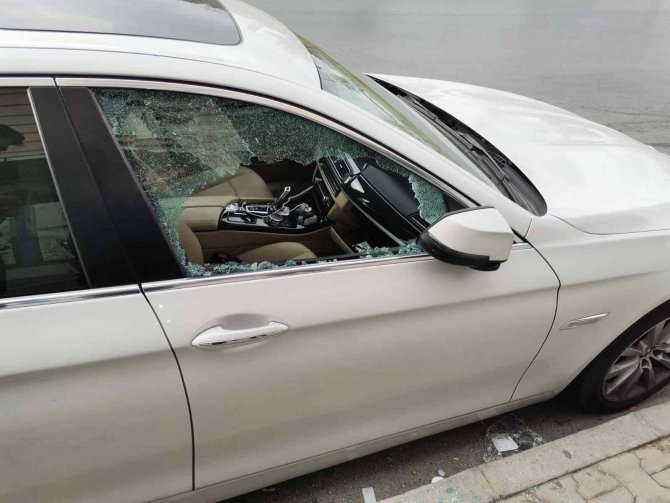 Maltepe’de ‘Hayalet Gösterge’ Hırsızlığı Kamerada: Saniyeler İçinde Çaldı