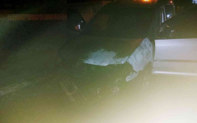 Kardeşinin Aracını Benzin Dökerek Yaktı