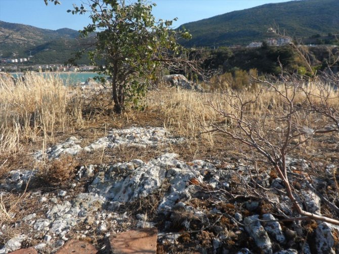 Eğirdir Gölü’nde Su Çekilince, Tarihi Mezar Ortaya Çıktı