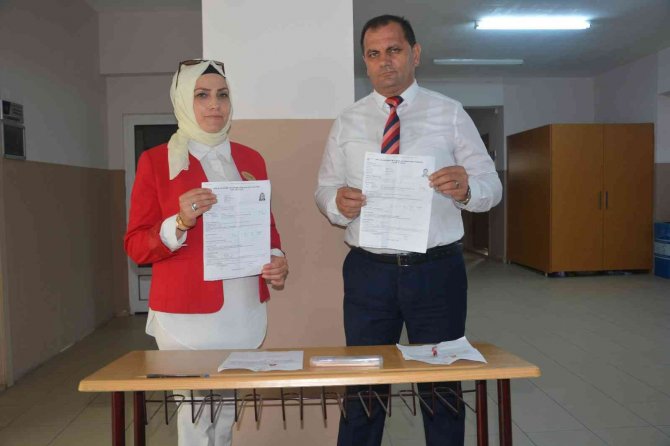 Yıllar Sonra Hayallerini Gerçekleştirdiler, 25. Yıla Giren Evliliklerini Üniversiteyi Kazanarak Taçlandırdılar