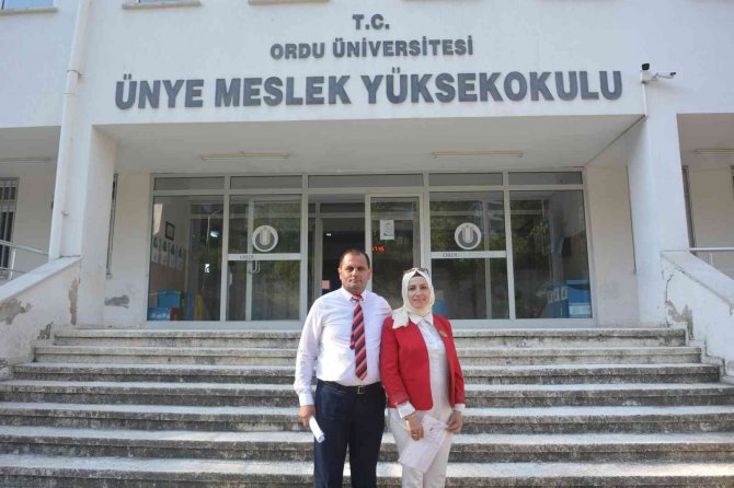 Yıllar Sonra Hayallerini Gerçekleştirdiler, 25. Yıla Giren Evliliklerini Üniversiteyi Kazanarak Taçlandırdılar