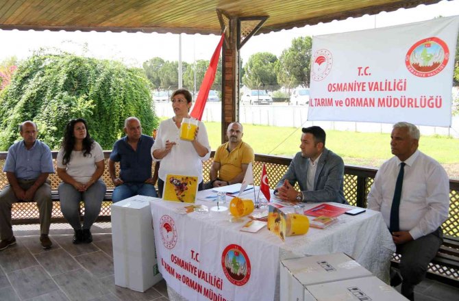 Çiftçilere Akdeniz Meyve Sineği Tuzağı Dağıtıldı