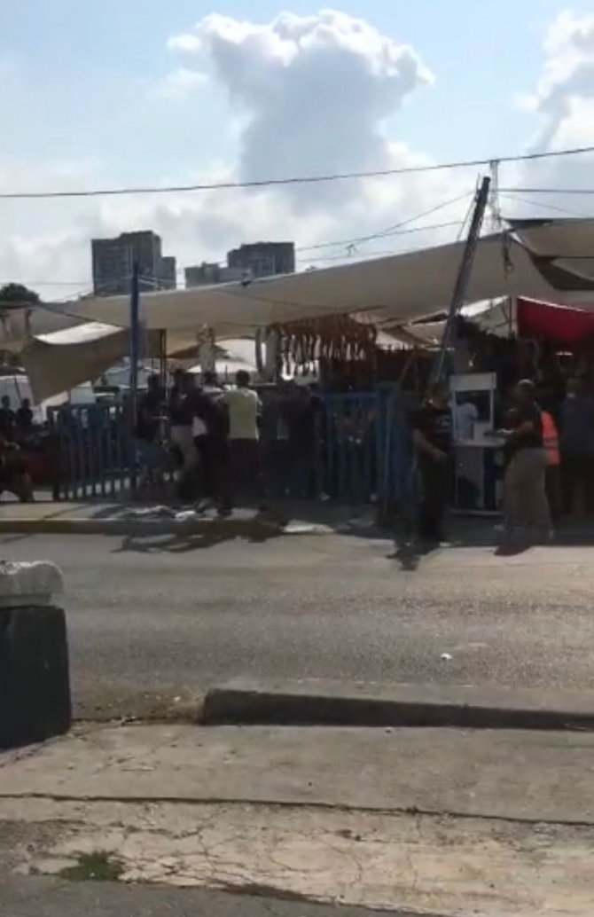 Pendik’te Pazarda Yan Bakma Kavgası: Metrelerce Kovaladı