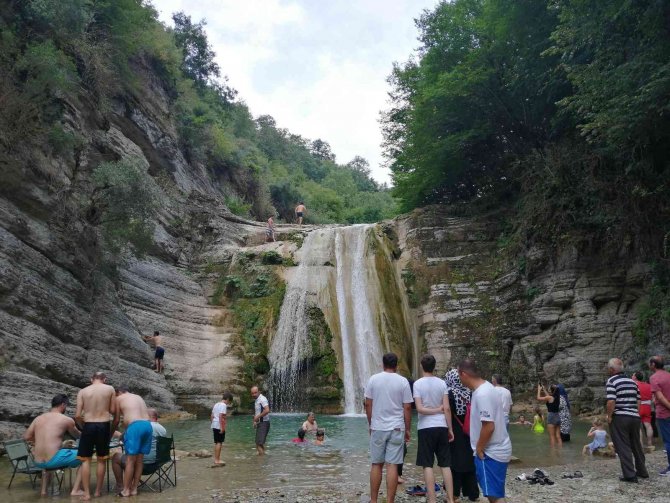 Doğa Ve Adrenalin Tutkunlarının Adresi ’Gölalan Şelalesi’