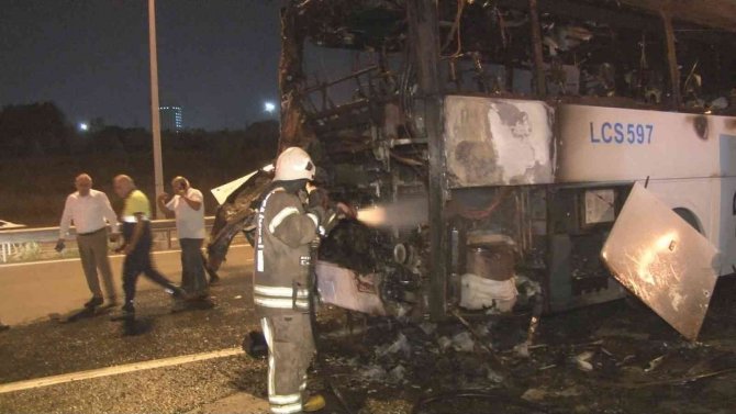 Servis Otobüsü Alev Alev Yandı