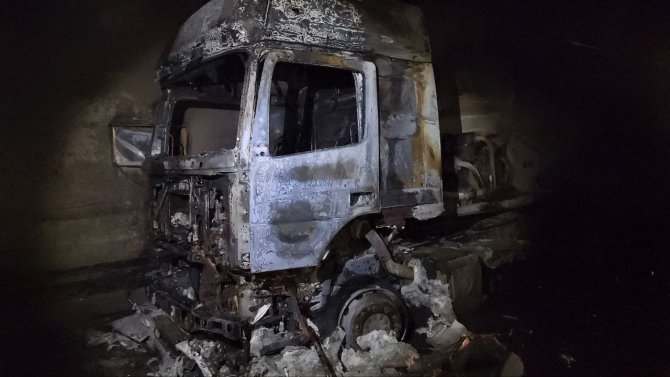 Karabük’te Faciadan Dönüldü: Alev Alan Mikserin Patlama Anları Kamerada