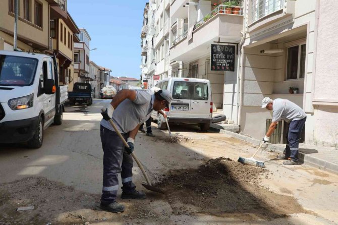 Mudanya’da Sel Sonrası Onarım Ve Temizlik Çalışmaları Devam Ediyor