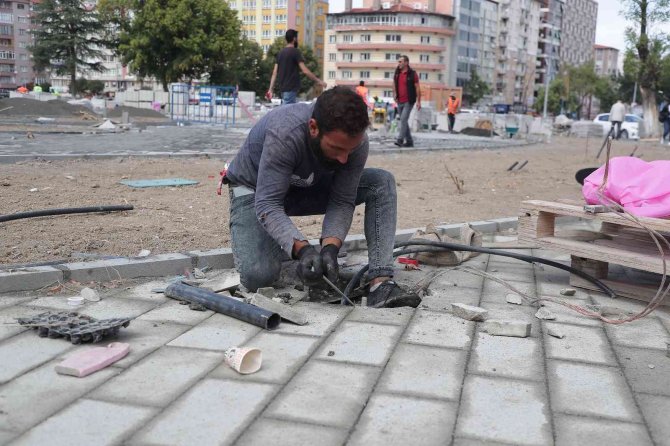 Zafer Meydanı’nda Aydınlatma Çalışmaları Başladı