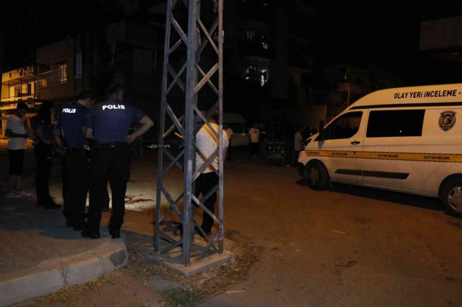 Adana’da Selam Verme Bahanesiyle Yaklaştı, 2 Kişiyi Vurdu