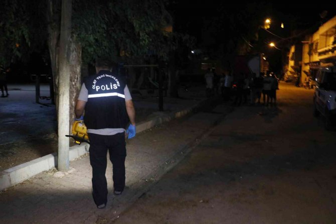 Adana’da Selam Verme Bahanesiyle Yaklaştı, 2 Kişiyi Vurdu