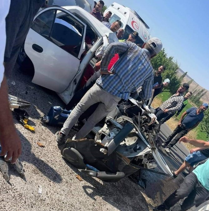 Otomobil İle Kamyon Çarpıştı: 3’ü Ağır 4 Yaralı