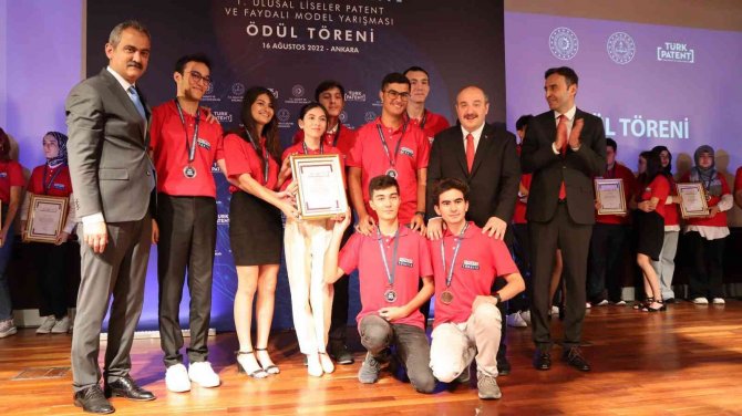 Termal Bebek Bezi Tasarlayan Öğrenciler Patent Yarışmasında Derece Aldı