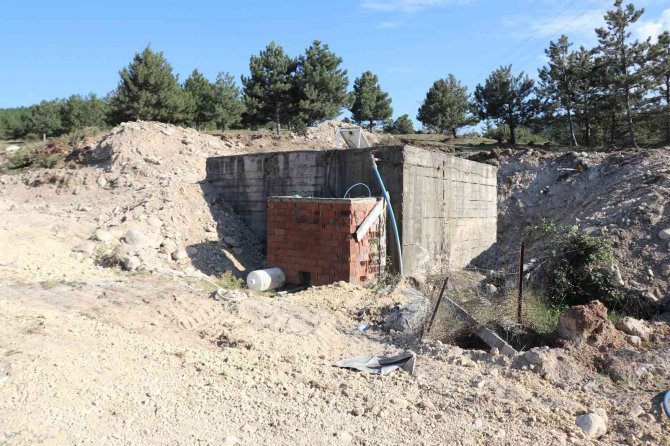 Bir Kişinin Öldüğü, 141 Kişinin Zehirlendiği Köydeki Derede Mikrobiyolojik Kirlenme Tespit Edildi