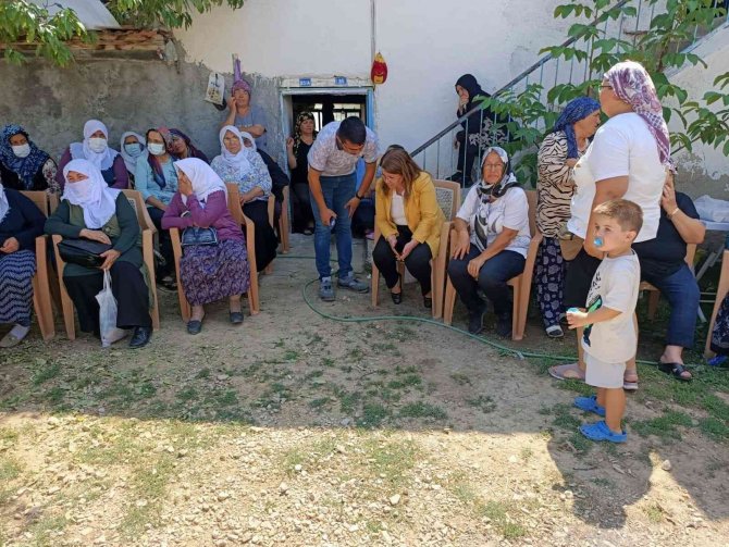 5 Metrelik Tahta Köprüden Düşerek Ölen Eski Başkanı Toprağa Verildi