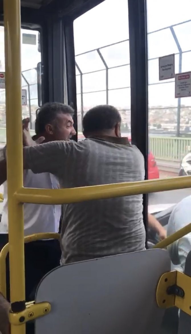 Haliç Köprüsü’nde Yol Verme Kavgası Kamerada: Silahlı Sürücü Polisten Kaçamadı