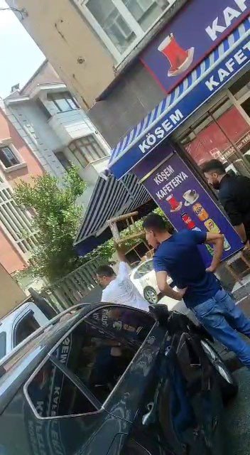 Fatihte Yol Verme Kavgası, Tabure Ve Sopalarla Saldırdılar